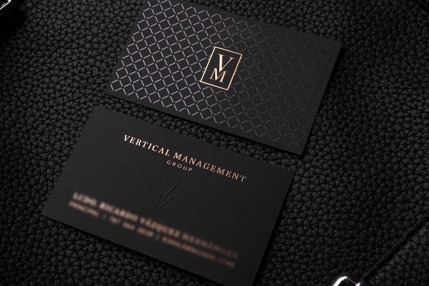 black elegant business cards 1